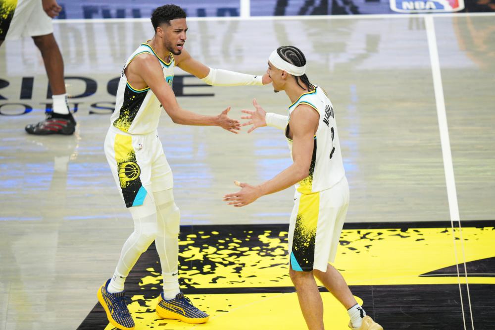 NBA大逆转！勇士42分横扫快船，排名风暴掀起！.